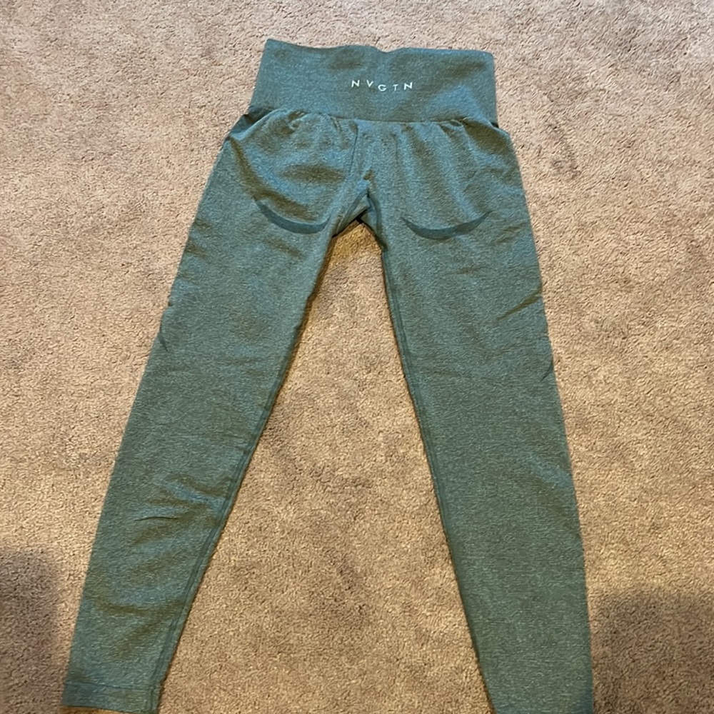 Contour seamless leggings never worn